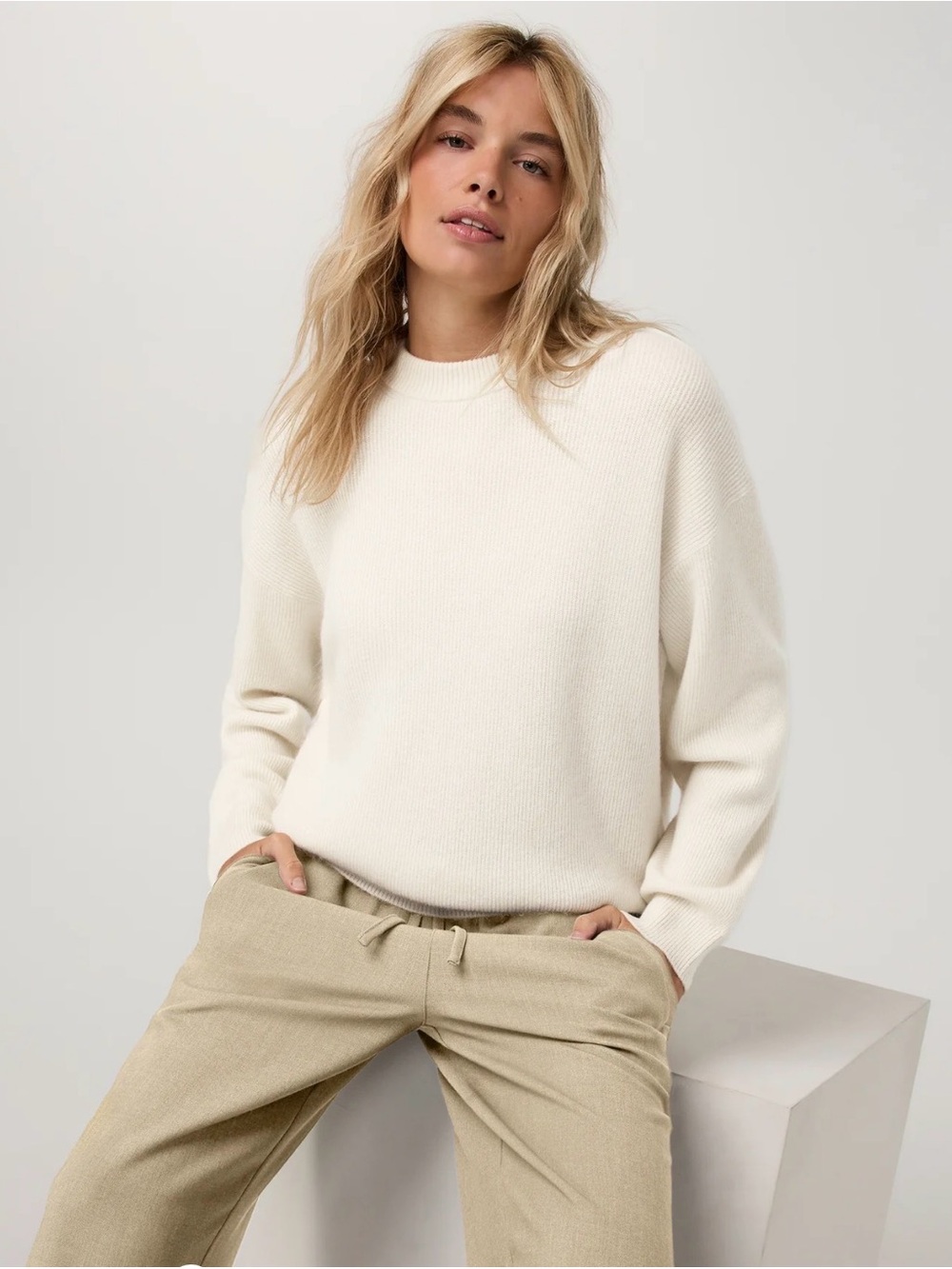 Vuori Emilie Cashmere Crew- porcelain size large